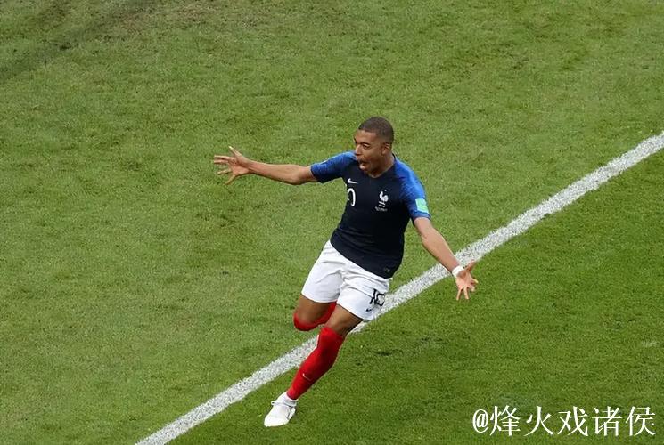 阿森纳力压拜仁登顶榜首,姆巴佩独造四球 阿森纳力压拜仁登顶榜首,姆巴佩独造四球